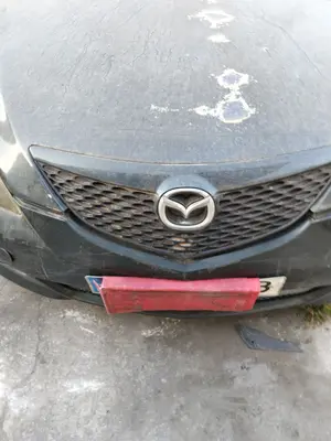 Foto de REJILLA DELANTERA MAZDA 3 BERLINA (BK) 1.6 16V CAT (105 CV / 77 KW)