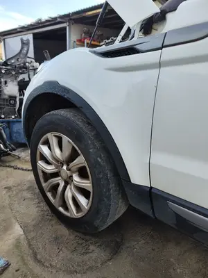 Foto de ALETA DELANTERA IZQUIERDA LAND ROVER RANGE ROVER EVOQUE 2.0 Td4 CAT (150 CV / 110 KW)