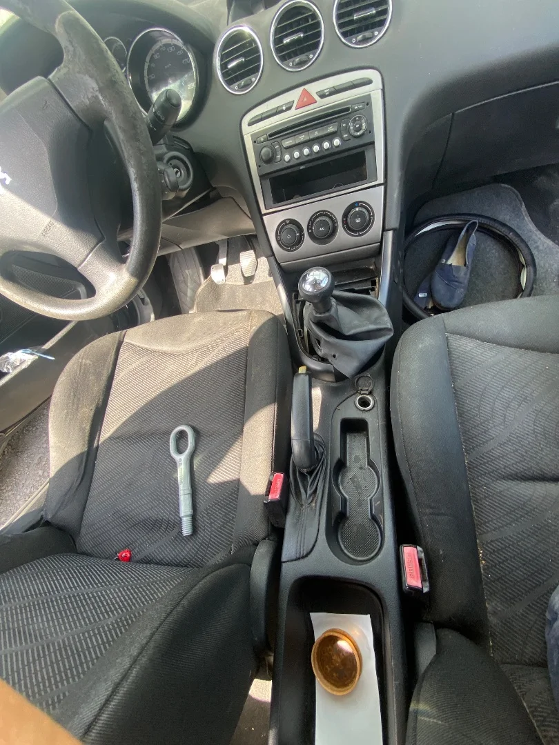 Foto de CONSOLA CENTRAL PEUGEOT 308 1.6 16V HDi (90 CV / 66 KW)