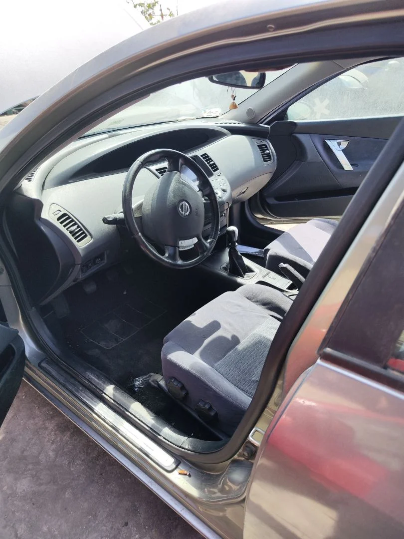 Foto de GOMAS CONTORNO PUERTA NISSAN PRIMERA BERLINA (P12) 1.9 16V Turbodiesel CAT (120 CV / 88 KW)