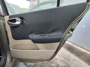 Foto de GUARNECIDO PUERTA TRASERA DERECHA RENAULT MEGANE II BERLINA 5P 1.9 dCi Diesel (120 CV / 88 KW) referencia 7701055470 foto 1