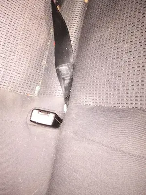 Foto de ENGANCHE CINTURON TRASERO CENTRAL VOLKSWAGEN POLO IV (9N1)