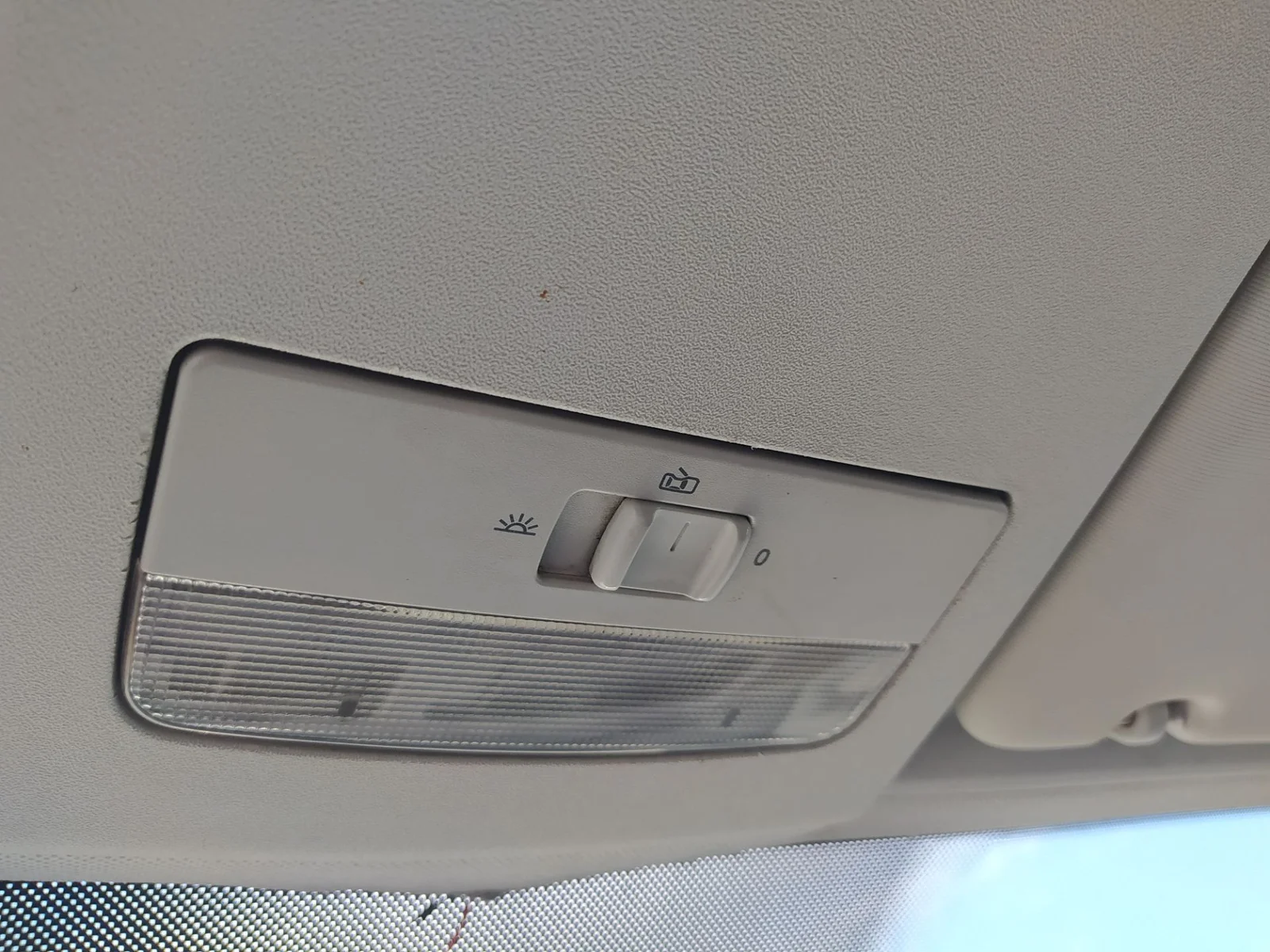 Foto de LUZ INTERIOR VOLKSWAGEN CADDY (2K)(02.2004) 1.9 TDI (105 CV / 77 KW)