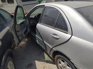 Foto de LUNA TRASERA IZQUIERDA MERCEDES-BENZ CLASE C (BM 203) BERLINA 2.2 CDI CAT (143 CV / 105 KW) referencia A2037350110