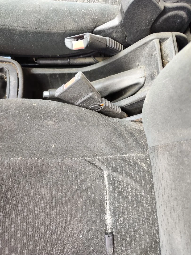 Foto de ENGANCHE CINTURON DELANTERO IZQUIERDO OPEL ZAFIRA A 2.0 DTI (101 CV / 74 KW)
