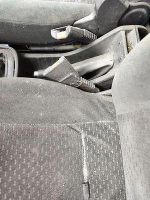 Foto de ENGANCHE CINTURON DELANTERO IZQUIERDO OPEL ZAFIRA A 2.0 DTI (101 CV / 74 KW)