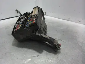 Foto de CAJA RELES / FUSIBLES TOYOTA AVENSIS CROSS SPORT (T27) 1.8 16V CAT (147 CV / 108 KW) referencia 8211505B30 foto 5