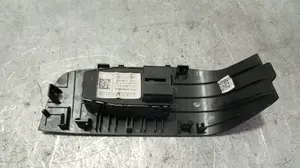 Foto de MANDO ELEVALUNAS DELANTERO DERECHO MG HS 1.5 Turbo (161 CV / 119 KW) referencia 104792980SA foto 2