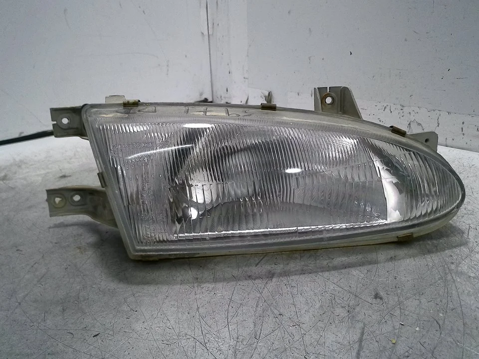 Foto de FARO DERECHO HYUNDAI ACCENT (LC) 1.3 12V CAT (75 CV / 55 KW) referencia 9210522060