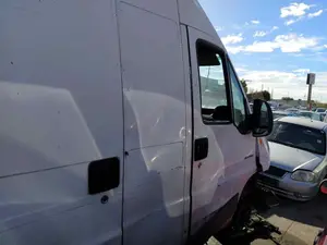 Foto de PUERTA DELANTERA DERECHA CITROEN JUMPER FURGÓN GRAN VOLUMEN 2.2 HDI CAT (101 CV / 74 KW)