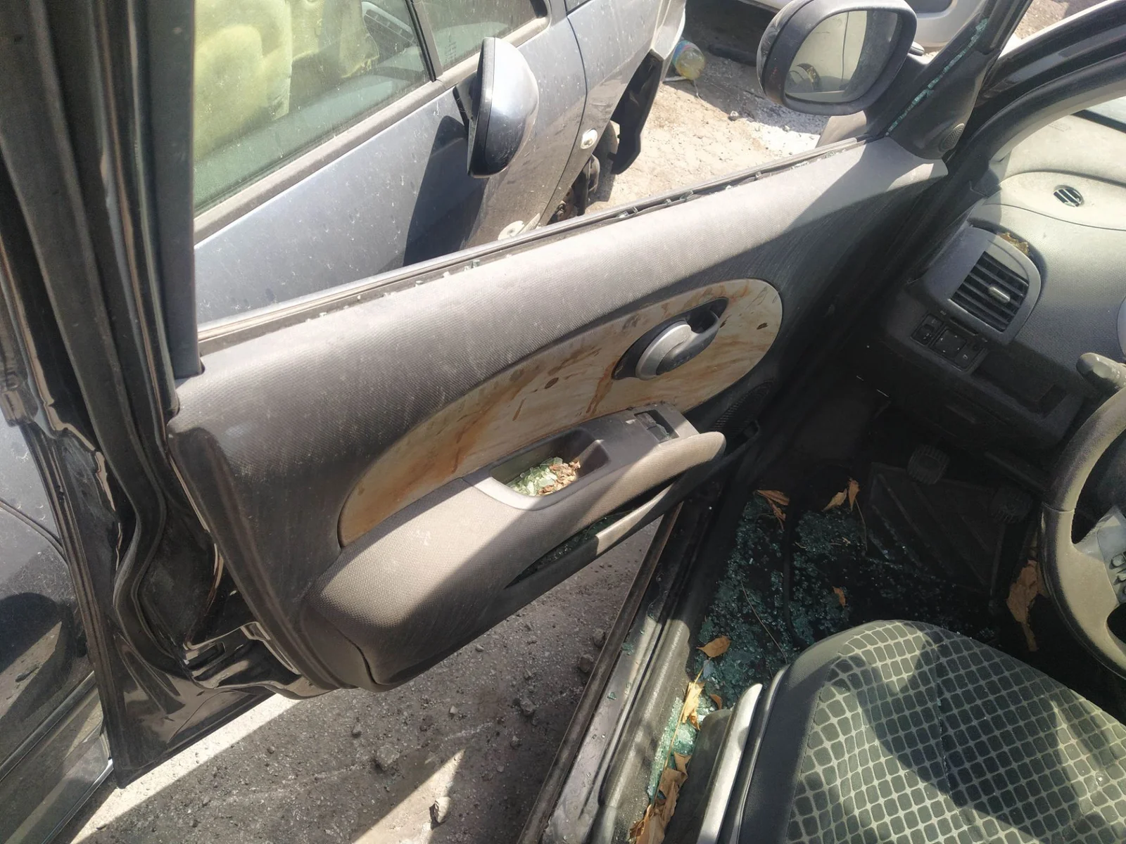 Foto de MANETA INTERIOR DELANTERA IZQUIERDA NISSAN MICRA (K12E) 1.2 CAT (65 CV / 48 KW)