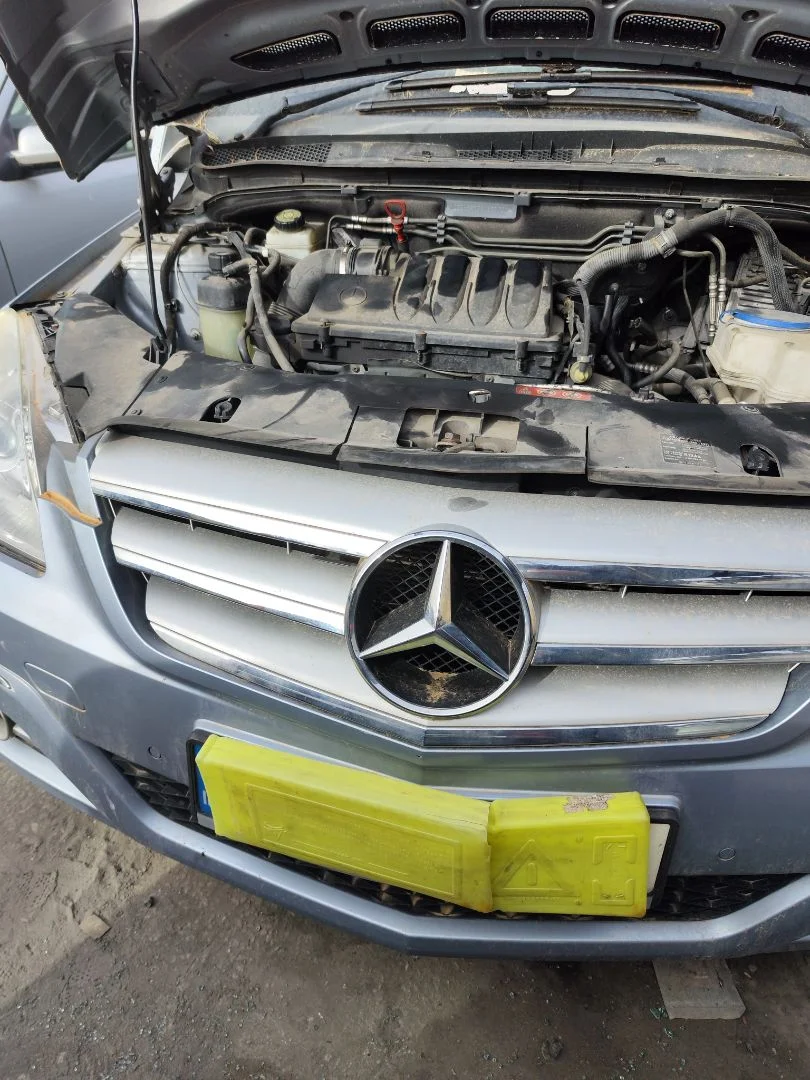 Foto de REJILLA DELANTERA MERCEDES-BENZ CLASE B (BM 245) 2.0 CDI CAT (109 CV / 80 KW)