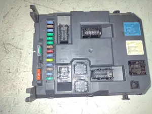 Foto de CAJA RELES / FUSIBLES PEUGEOT 207 CC CABRIO-COUPÉ 1.6 16V (120 CV / 88 KW) referencia 9674021080 foto 2