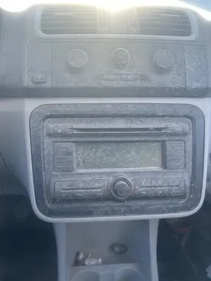 Foto de SISTEMA AUDIO / RADIO CD SKODA FABIA COMBI (5J5) 1.4 TDI (80 CV / 59 KW)