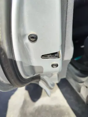 Foto de CERRADURA PUERTA TRASERA IZQUIERDA VOLKSWAGEN POLO IV (9N1) 1.4 16V (75 CV / 55 KW) referencia 3B4839016AN
