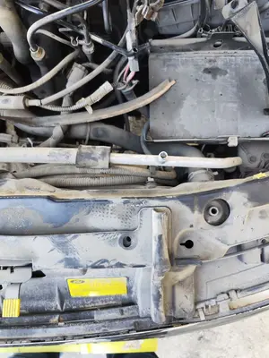 Foto de TUBOS AIRE ACONDICIONADO FORD MONDEO BERLINA (GD) 1.8 Turbodiesel CAT (90 CV / 66 KW)