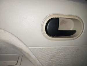 Foto de MANETA INTERIOR TRASERA IZQUIERDA FORD FIESTA (CBK) 1.25 16V CAT (69 CV / 51 KW) referencia 1329936 foto 2
