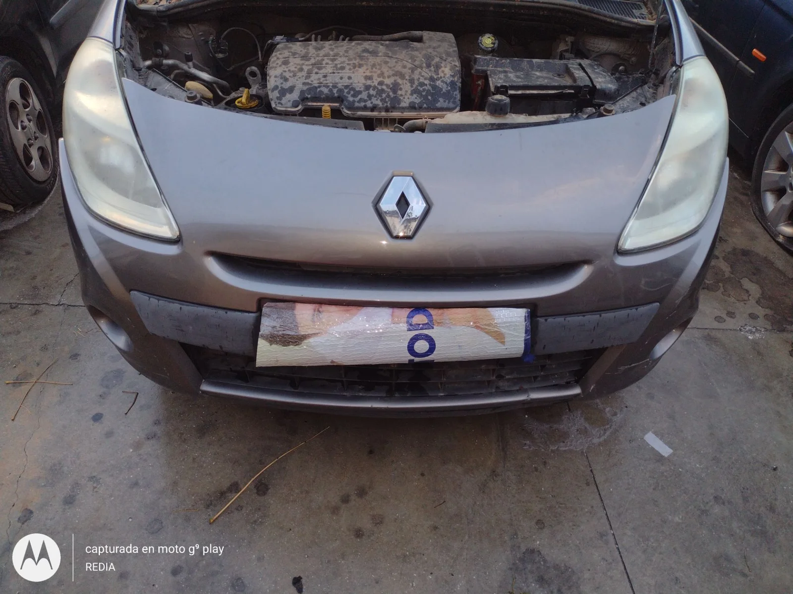 Foto de PARAGOLPES DELANTERO RENAULT CLIO III 1.2 16V (75 CV / 55 KW)