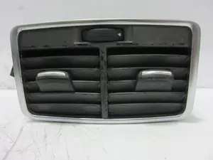 Foto de REJILLA AIREADORA AUDI A6 BERLINA (4F2) 4.2 V8 40V (335 CV / 246 KW) referencia 4F0819203B