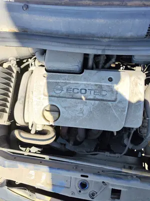 Foto de TAPA MOTOR OPEL ZAFIRA A 1.6 16V (101 CV / 74 KW) foto 2