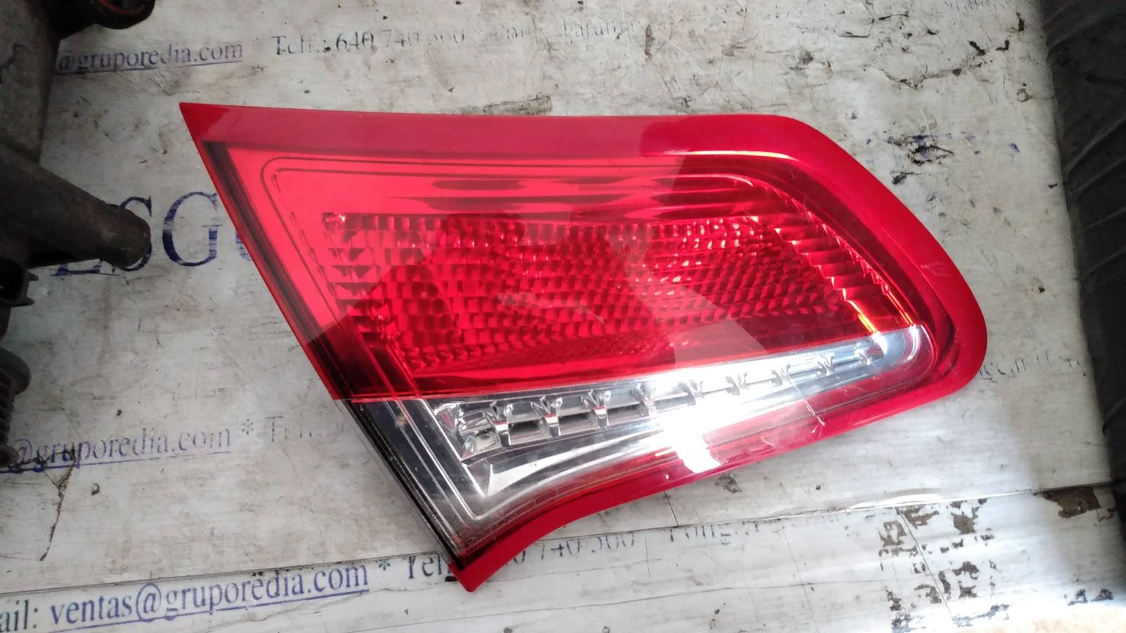 Foto de PILOTO TRASERO IZQUIERDO INTERIOR CITROEN C4 BERLINA referencia 9672155880