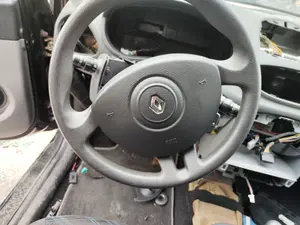 Foto de VOLANTE RENAULT CLIO III 1.2 16V (75 CV / 55 KW) foto 4