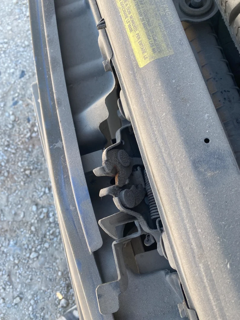 Foto de CERRADURA CAPO NISSAN SERENA (C23M) 2.3 Diesel (75 CV / 55 KW)