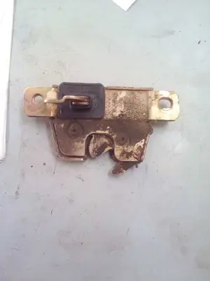 Foto de CERRADURA MALETERO / PORTON SEAT TOLEDO (1L) 1.8 CAT (ABS. ADZ) (90 CV / 66 KW) referencia 1L0827505 foto 2