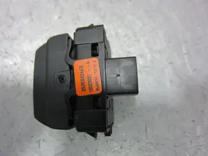 Foto de INTERRUPTOR DACIA DOKKER 1.5 dCi Diesel FAP CAT (90 CV / 66 KW) referencia 253503244R foto 3