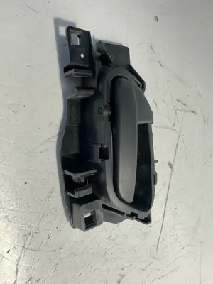 Foto de MANETA ELEVALUNAS TRASERA DERECHA RENAULT MEGANE I FASE 2 BERLINA (BA0) 1.4 CAT (95 CV / 70 KW) referencia 77008113 foto 2