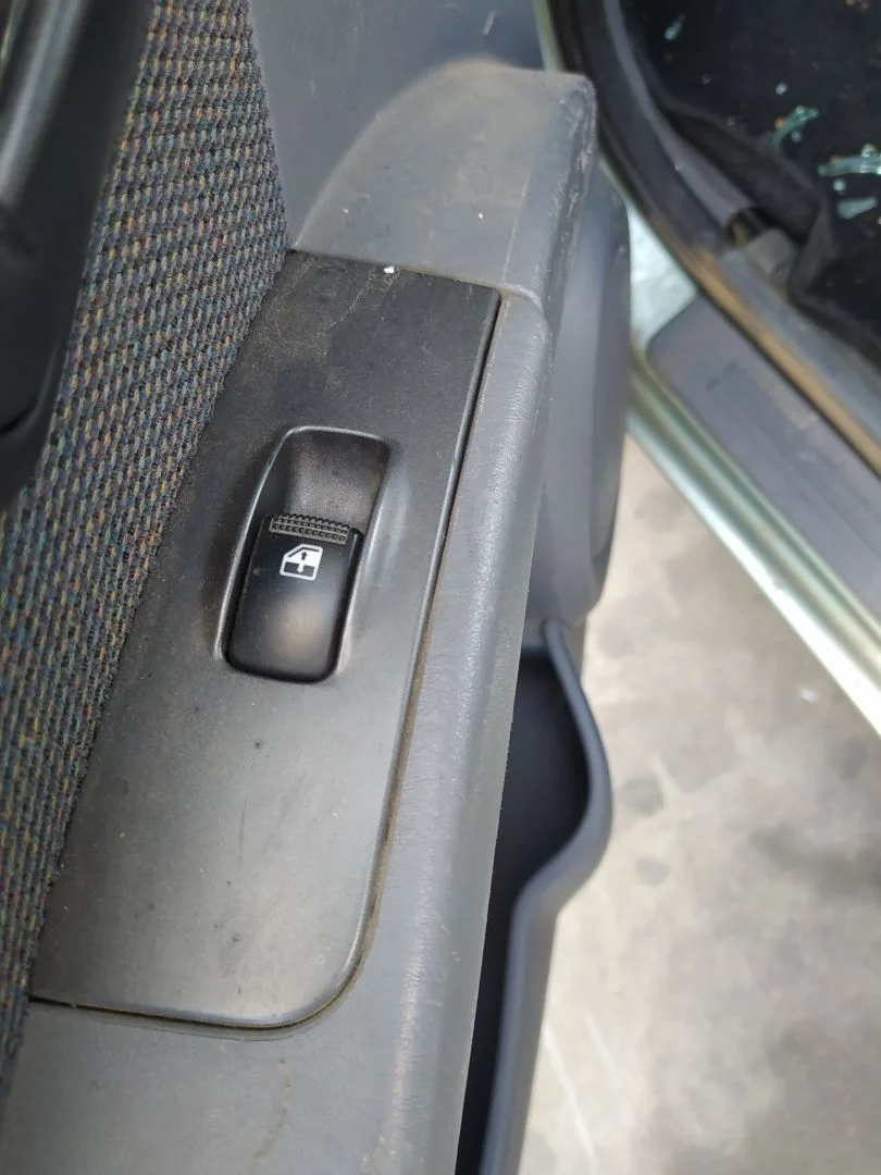 Foto de MANDO ELEVALUNAS TRASERO IZQUIERDO HYUNDAI MATRIX (FC) 1.5 CRDi CAT (102 CV / 75 KW)