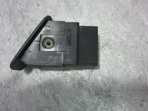 Foto de INTERRUPTOR PEUGEOT 106 (S1)(08.1991) 1.0 (45 CV / 33 KW) foto 3