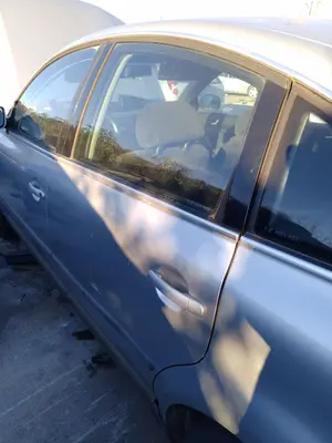 Foto de PUERTA TRASERA IZQUIERDA VOLKSWAGEN PASSAT BERLINA (3B3) 1.9 TDI (131 CV / 96 KW)