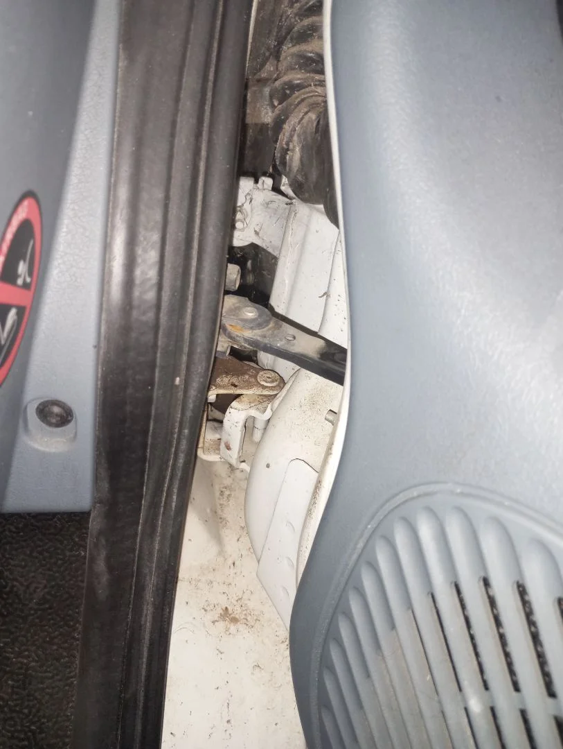 Foto de RETENEDOR PUERTA FORD TRANSIT COMBI (TT9) 2.2 TDCi CAT (116 CV / 85 KW)