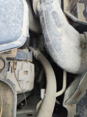 Foto de CONDENSADOR / RADIADOR  AIRE ACONDICIONADO RENAULT CLIO III 1.2 16V (75 CV / 55 KW)