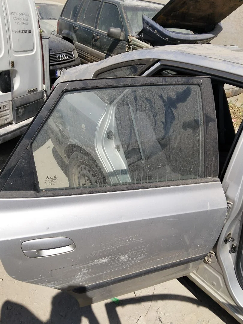Foto de PUERTA TRASERA DERECHA HYUNDAI ELANTRA (XD) 2.0 CRDi CAT (113 CV / 83 KW)