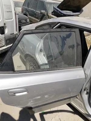 Foto de PUERTA TRASERA DERECHA HYUNDAI ELANTRA (XD) 2.0 CRDi CAT (113 CV / 83 KW)