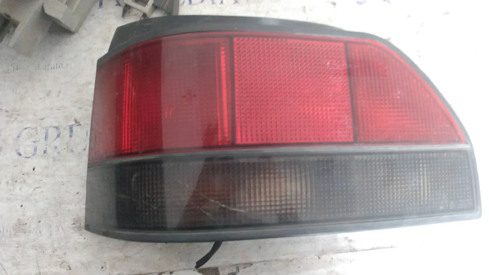 Foto de PILOTO TRASERO IZQUIERDO RENAULT CLIO I FASE I / II (B/C57) 1.2 (54 CV / 40 KW) referencia 89057