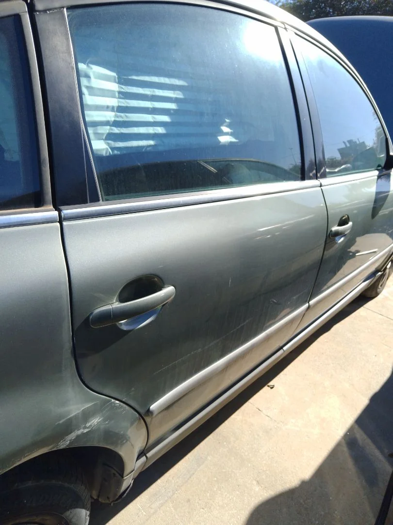 Foto de PUERTA TRASERA DERECHA VOLKSWAGEN PASSAT BERLINA (3B3) 1.9 TDI (131 CV / 96 KW)