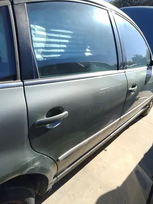 Foto de PUERTA TRASERA DERECHA VOLKSWAGEN PASSAT BERLINA (3B3) 1.9 TDI (131 CV / 96 KW)