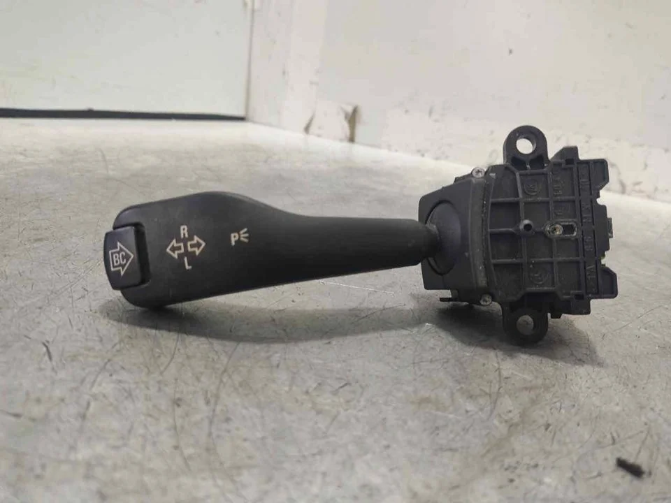 Foto de MANDO INTERMITENTES BMW SERIE X3 (E83) 2.0 Turbodiesel CAT (177 CV / 130 KW) referencia 363668M