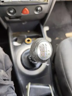 Foto de PALANCA CAMBIO RENAULT MEGANE II BERLINA 3P 1.9 dCi Diesel (120 CV / 88 KW)