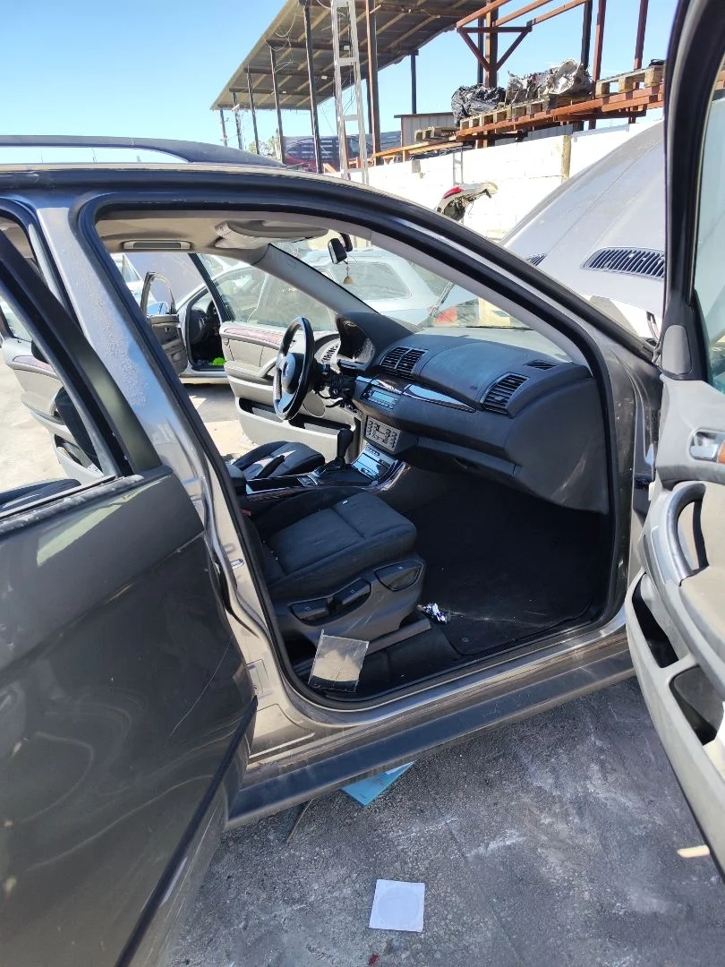 Foto de GOMAS CONTORNO PUERTA BMW SERIE X5 (E53) 3.0 Turbodiesel CAT (218 CV / 160 KW)