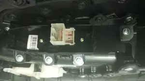 Foto de MANDO ELEVALUNAS TRASERO DERECHO KIA NIRO (SG2) Híbrido 104 kW (1.6 Ltr. - 77 kW) (141 CV / 104 KW) referencia 93590G5900 foto 3