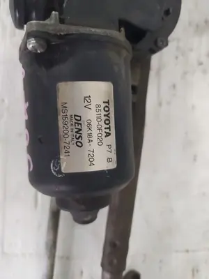 Foto de MOTOR LIMPIA DELANTERO TOYOTA COROLLA VERSO (R1) 2.2 Turbodiesel CAT (136 CV / 100 KW) referencia 851100F020 foto 2