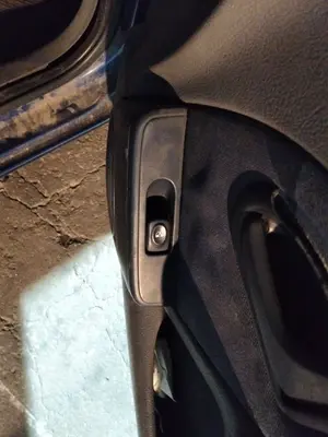 Foto de MANDO ELEVALUNAS DELANTERO DERECHO RENAULT CLIO II FASE I (B/CB0) 1.4 16V (98 CV / 72 KW)