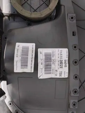 Foto de GUARNECIDO PUERTA TRASERA IZQUIERDA PEUGEOT 3008 1.6 HDi FAP CAT (9HZ / DV6TED4) (109 CV / 80 KW) referencia 9683039177 foto 2