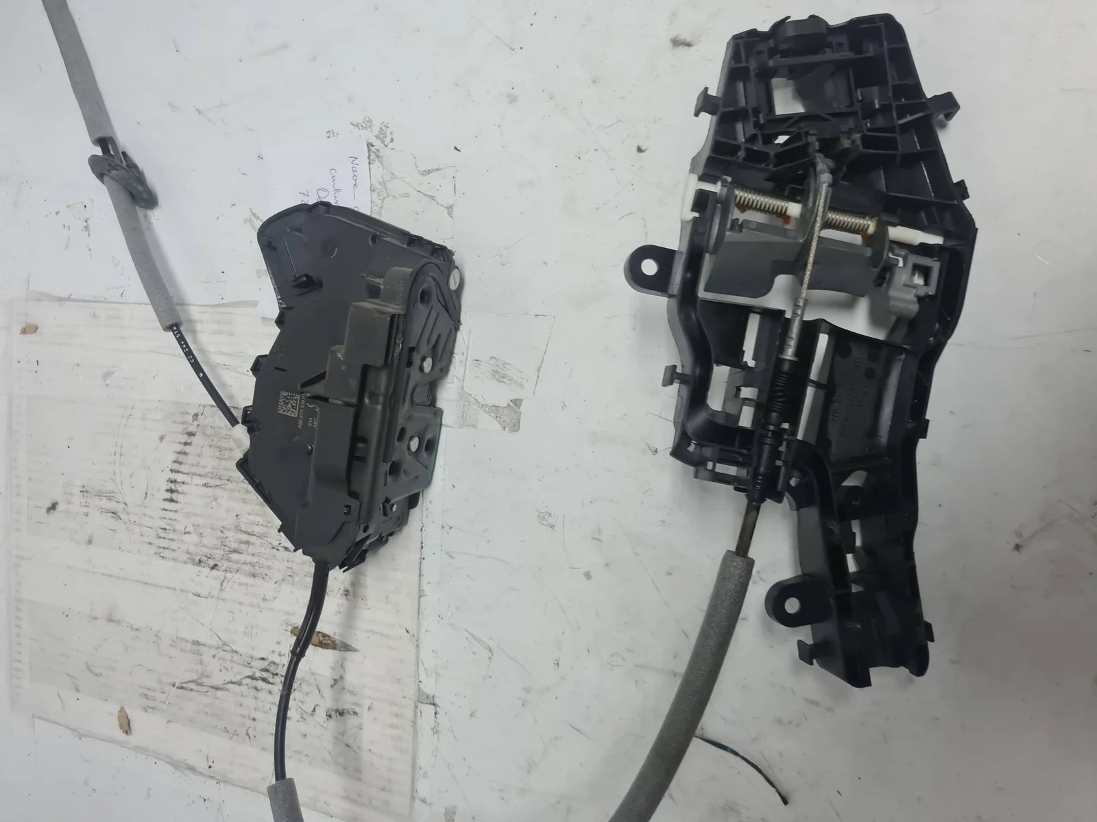 Foto de CERRADURA PUERTA DELANTERA IZQUIERDA VOLKSWAGEN TOURAN (5T1) 2.0 TDI (150 CV / 110 KW) referencia 5TA839015E