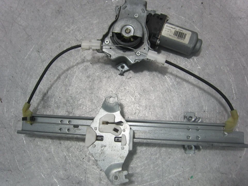 Foto de ELEVALUNAS TRASERO IZQUIERDO NISSAN QASHQAI (J10) 2.0 dCi Turbodiesel CAT (150 CV / 110 KW) referencia 402191A