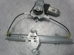 Foto de ELEVALUNAS TRASERO IZQUIERDO NISSAN QASHQAI (J10) 2.0 dCi Turbodiesel CAT (150 CV / 110 KW) referencia 402191A
